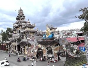 Chùa Linh Phước – Điểm Du Lịch Văn Hóa Nổi Bật