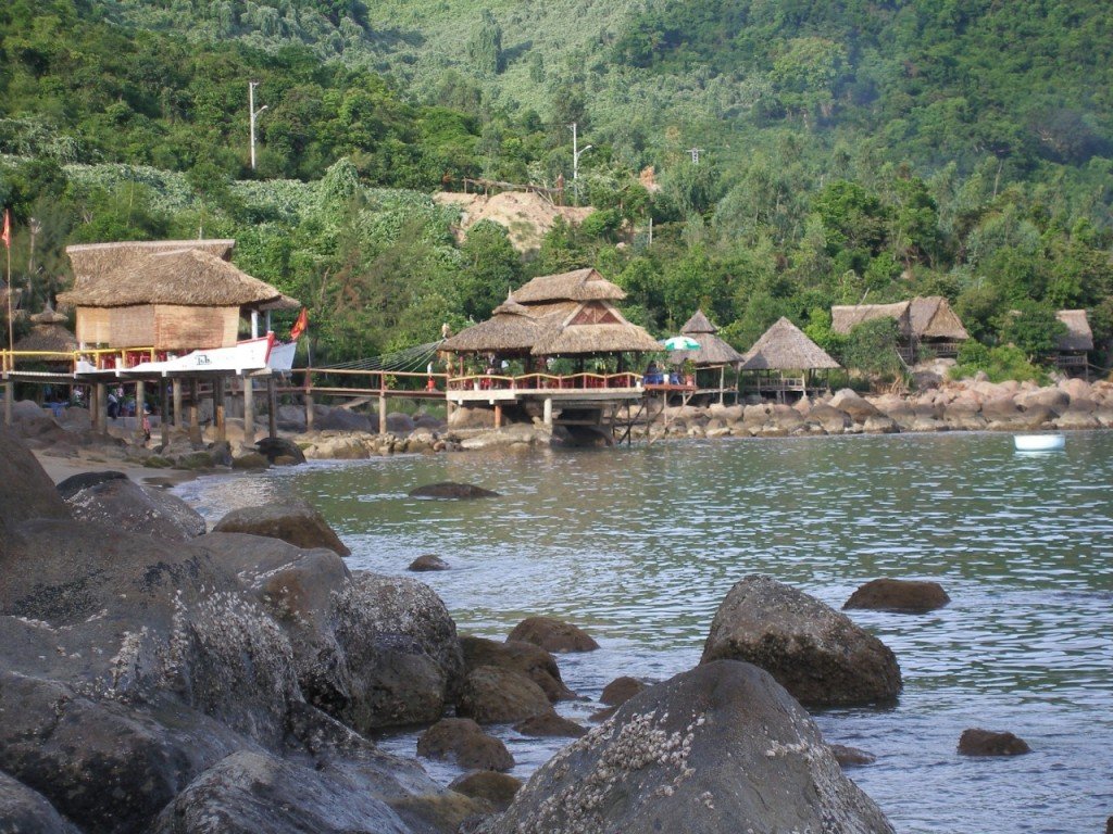 Vẻ đẹp hoang sơ và khác biệt của Bãi Bụt Đà Nẵng