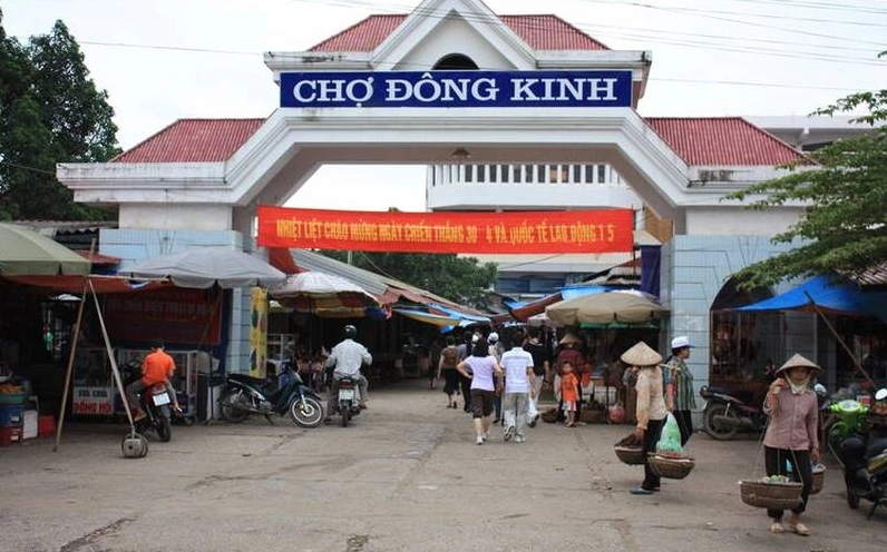 Chợ Đồng Kinh sầm uất