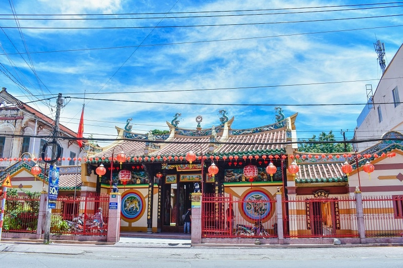 Chùa Vàm Rây với tượng Phật nhập Niết bàn khổng lồ