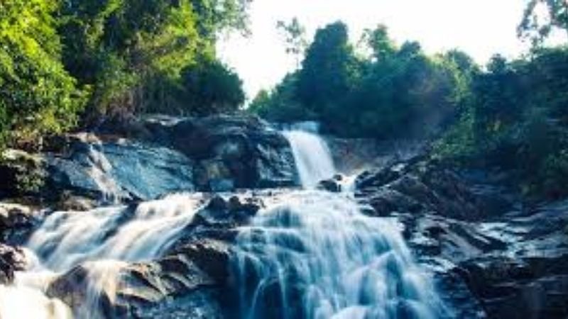 dac-diem-khi-hau-tai-suoi-da-va-duong-minh-chau