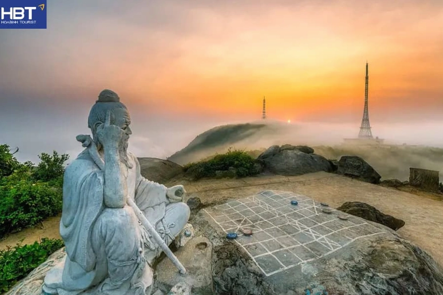 Đứng trên Đỉnh Bàn Cờ ngắm cảnh