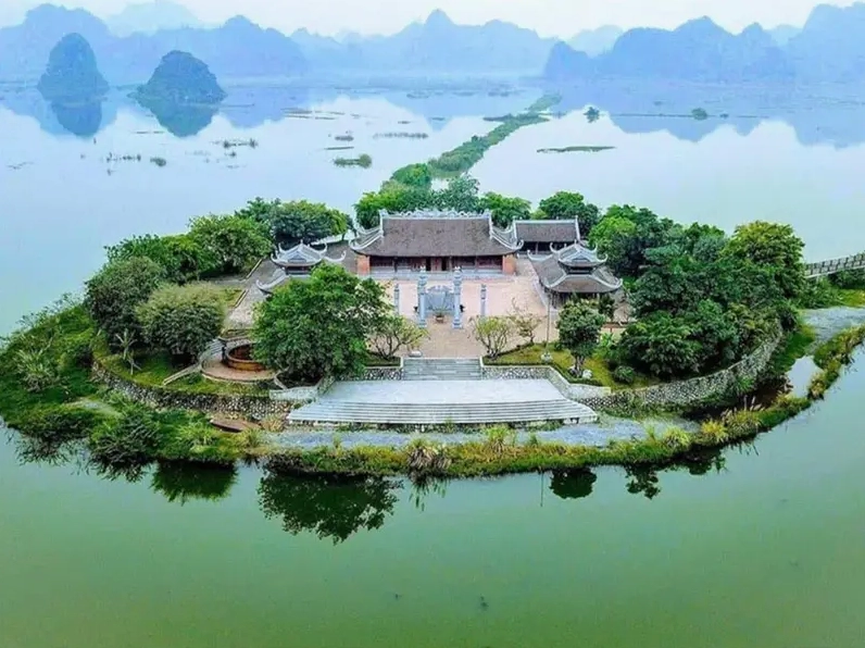 Hồ Tam Chúc thơ mộng, một trong những điểm tham quan nổi bật