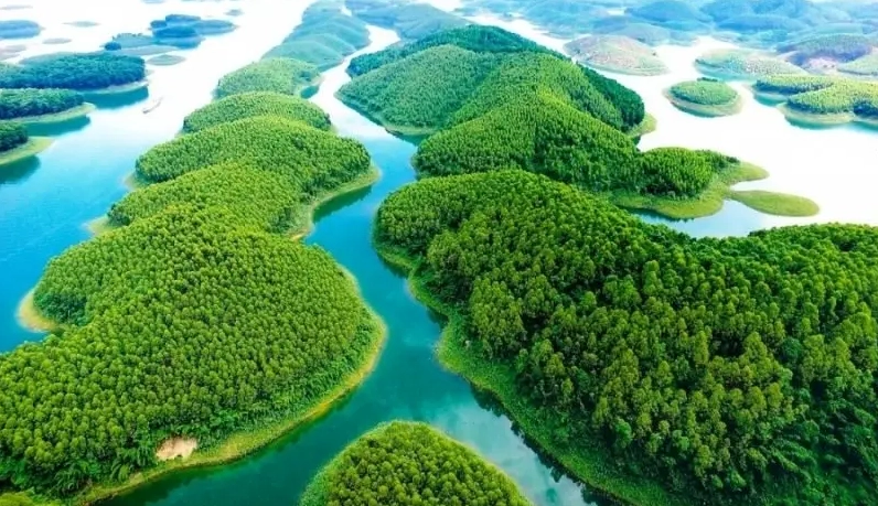 Hồ Thác Bà yên bình