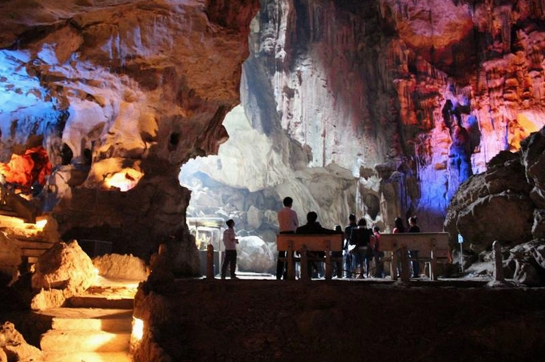 Khám phá Động Tam Thanh huyền ảo