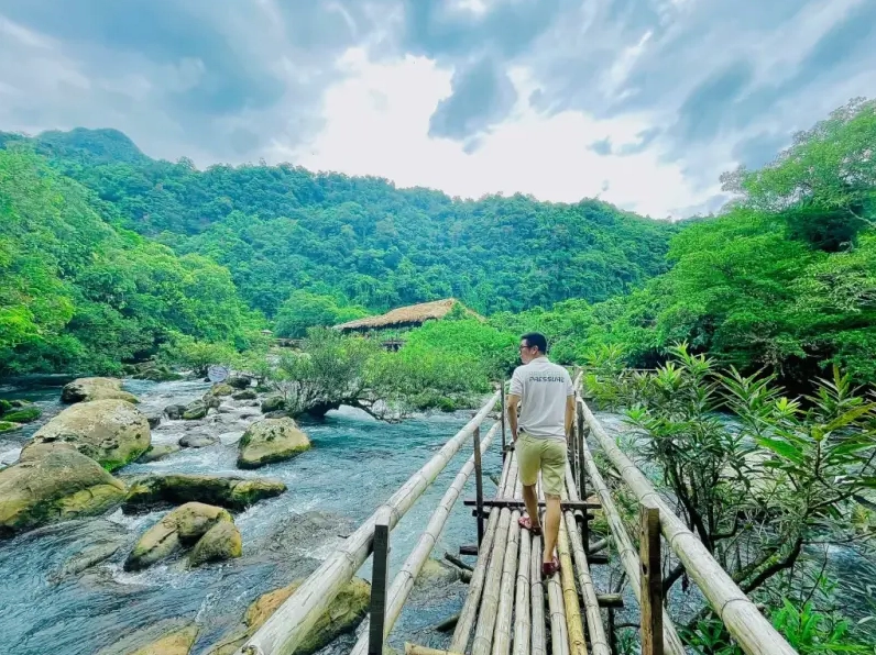 Không gian xanh mát tại Suối Moọc – Quảng Bình