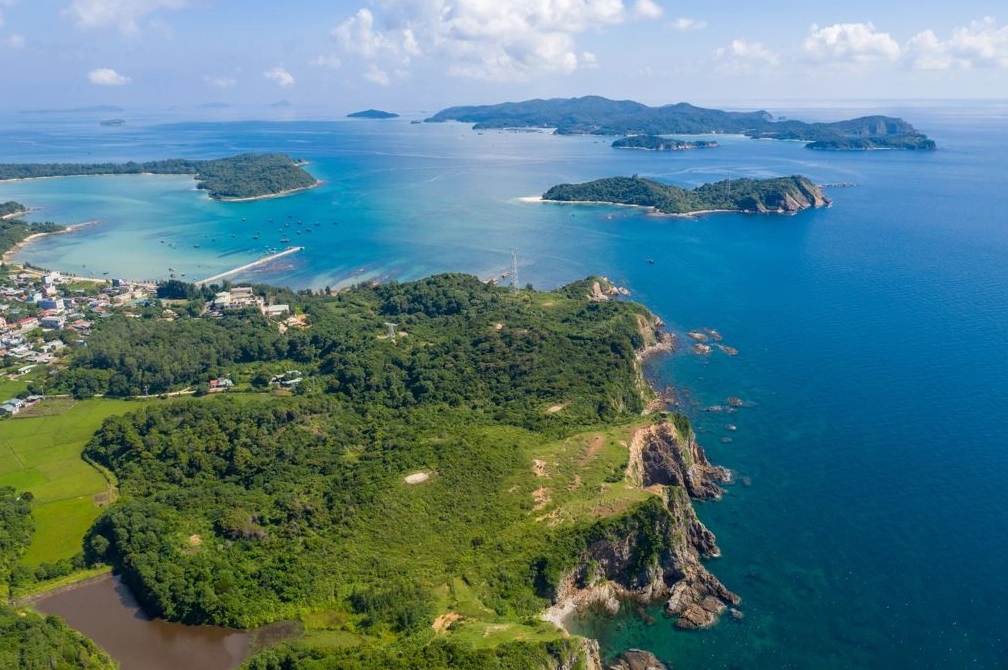 Khung cảnh du lịch Cô Tô