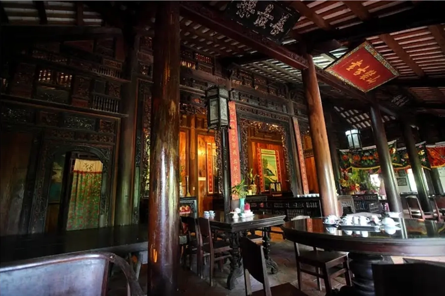Nhà cổ trăm cột
