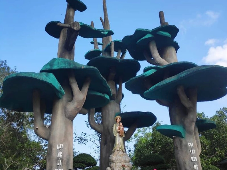 Thác Tà Puồng hùng vĩ