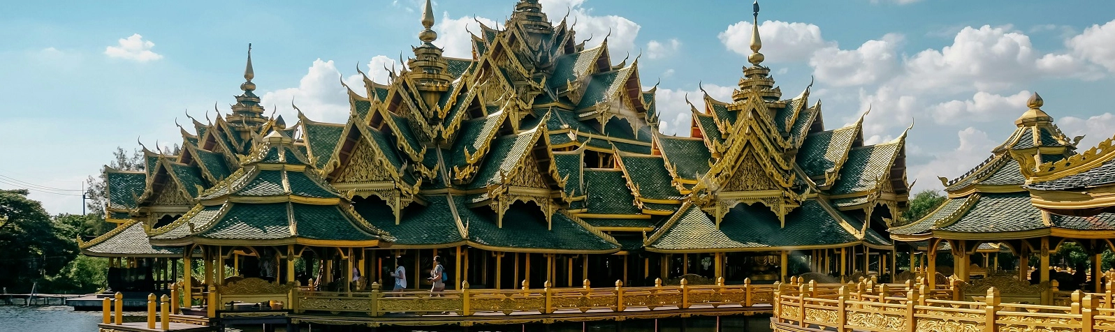 Thành phố Bangkok lung linh về đêm