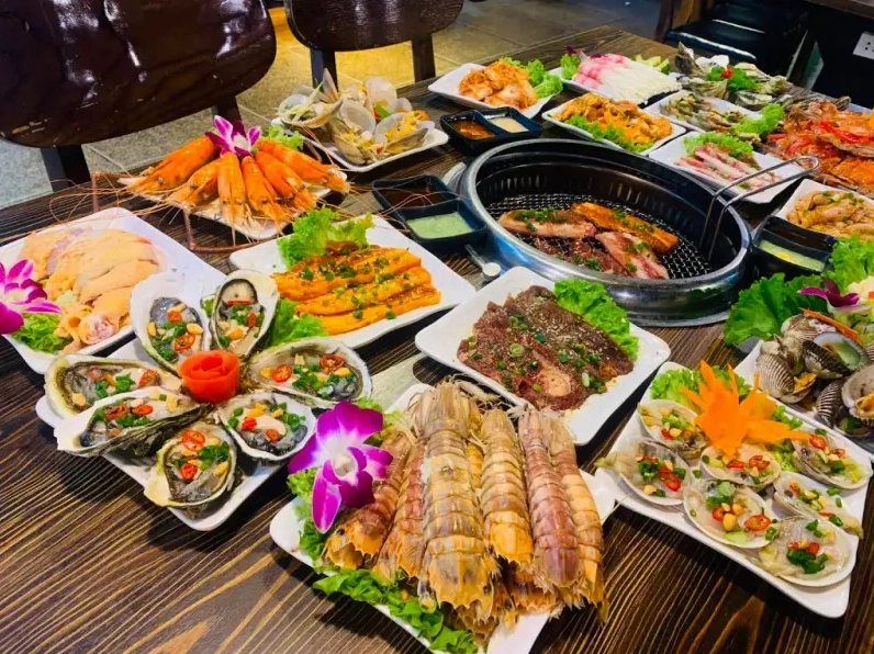 Thưởng thức ẩm thực hải sản tươi ngon tại Móng Cái