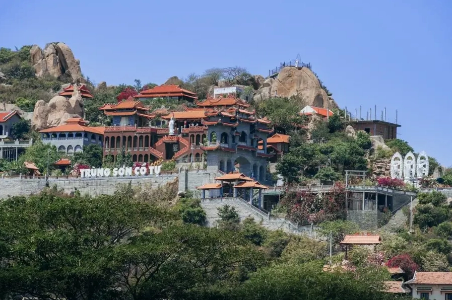 Trùng Sơn Cổ Tự là địa điểm du lịch Phan Rang có kiến trúc uy nghiêm