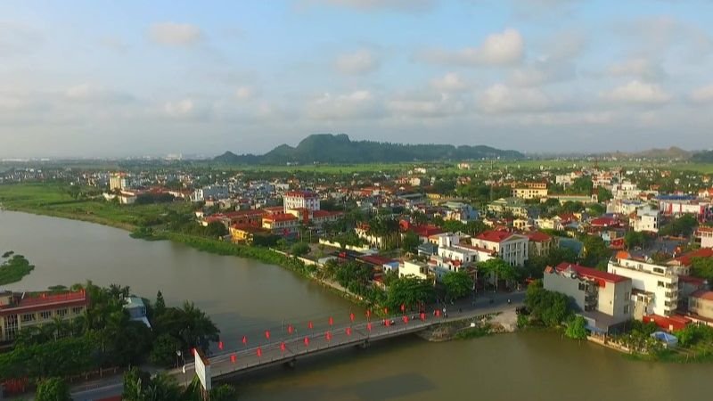 vi-tri-dia-ly-va-dac-diem-khi-hau-chung-cua-quang-hung-an-lao