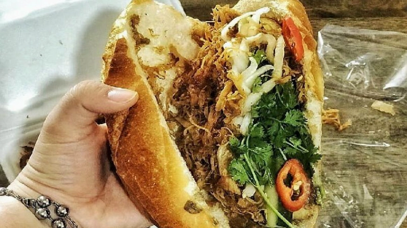 Bánh mì gà Nguyễn Thị Thập