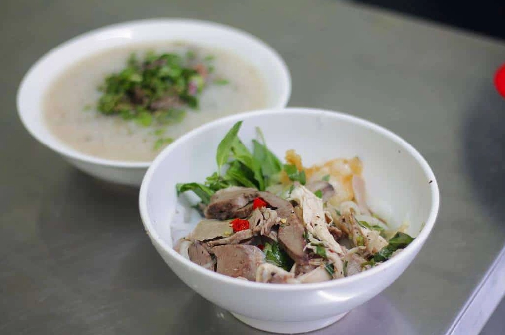 Bánh ướt lòng gà Tăng Bạt Hổ, một trong những món ăn Đà Lạt độc đáo