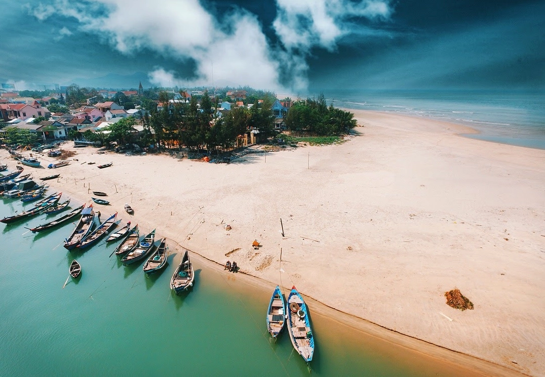 Biển Lăng Cô Huế thanh bình