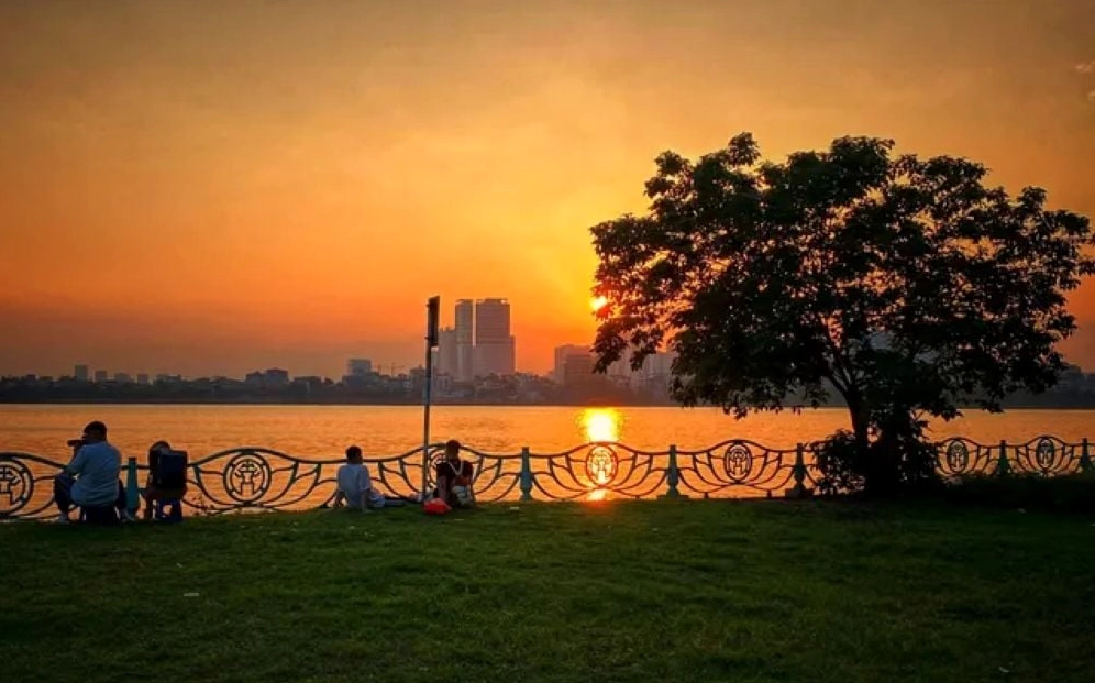 Hoàng hôn Hồ Tây