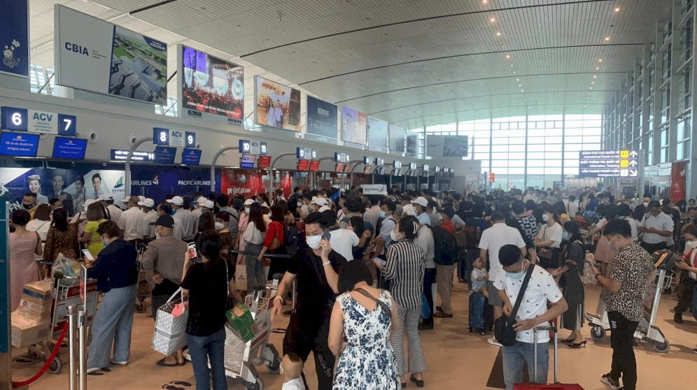 Khu vực làm thủ tục rộng rãi, hiện đại tại sân bay Cát Bi