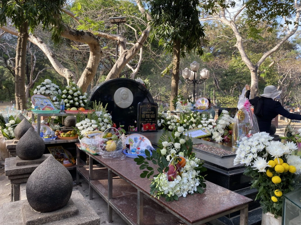 Mộ cô Sáu Côn Đảo