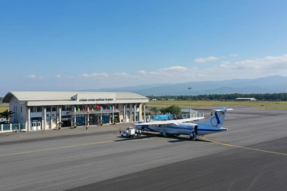 Sân bay Pleiku phục vụ chủ yếu các chuyến bay nội địa, với tần suất ổn định mỗi ngày