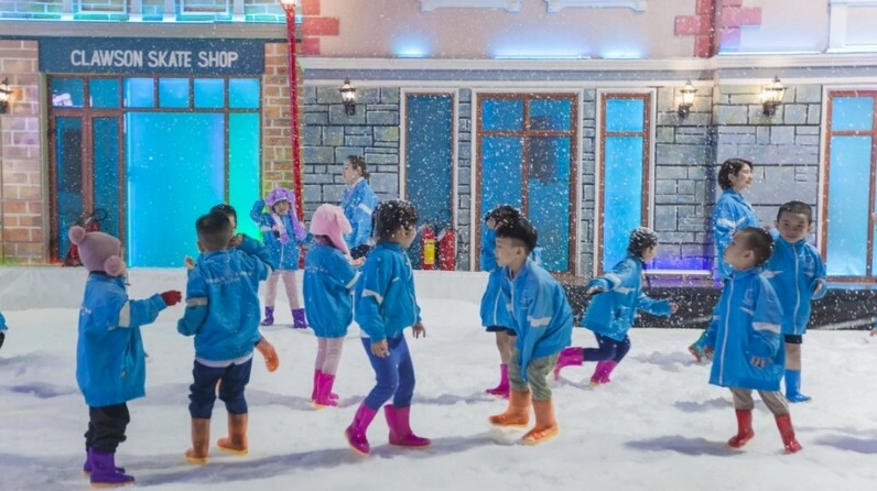 Snow Town Saigon là khu vui chơi trượt tuyết duy nhất tại TP.HCM