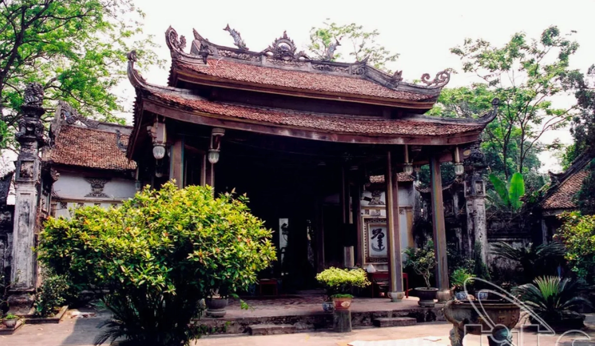 Tham quan Đền Chử Đồng Tử linh thiêng