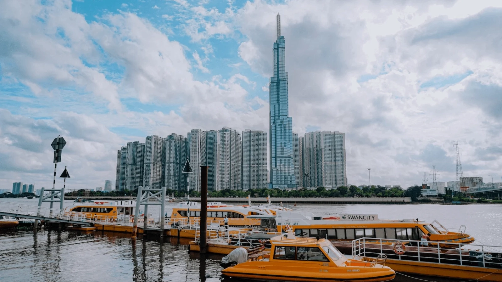 Vé máy bay Huế đi Tp. Hồ Chí Minh