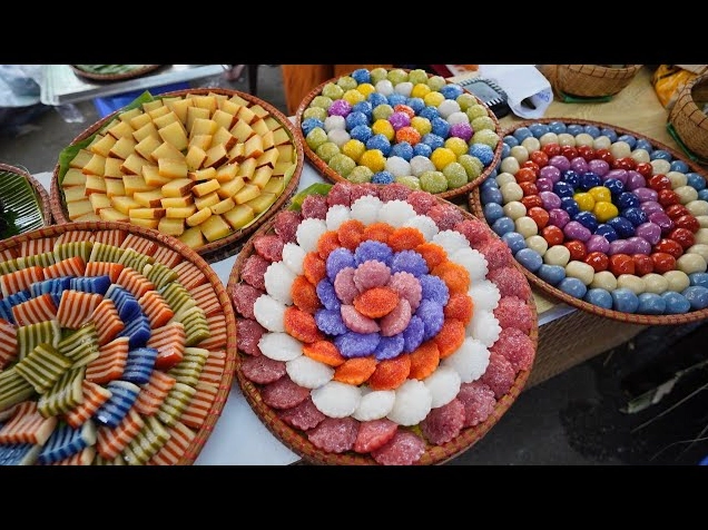 Bánh dân gian được trang trí cầu kỳ