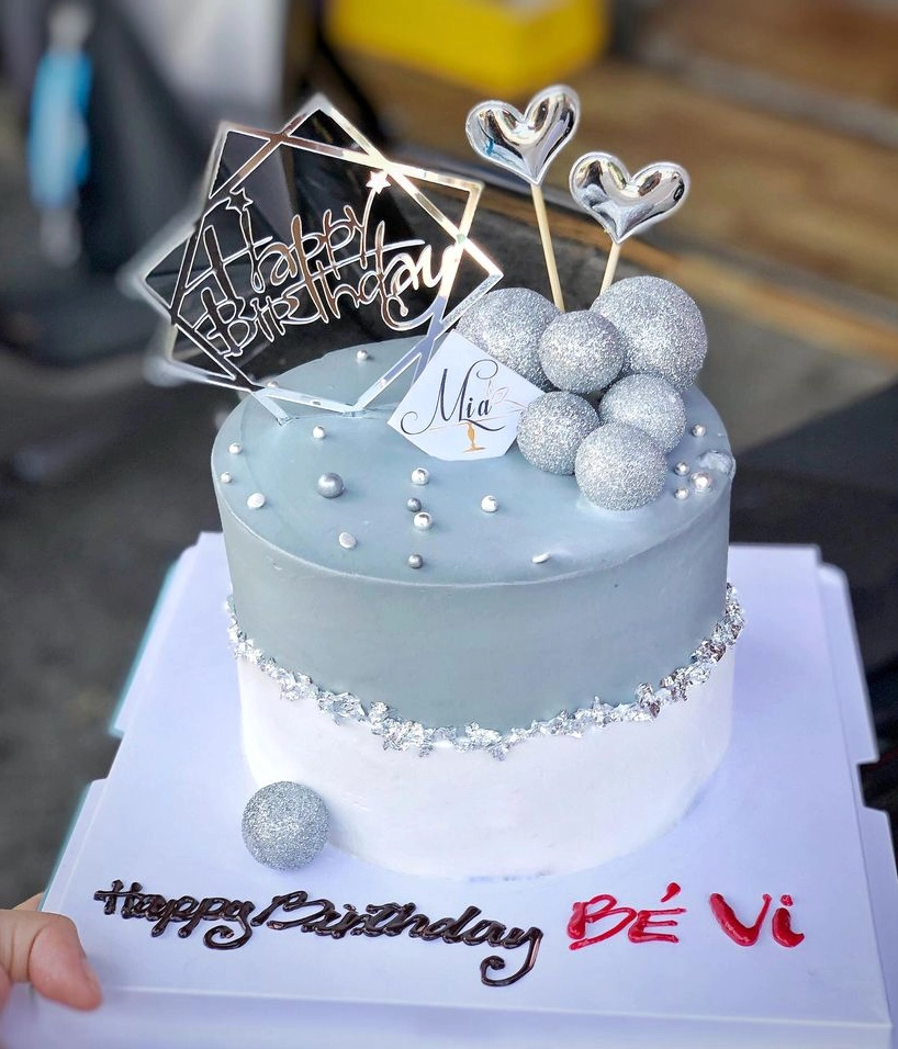 Bánh sinh nhật vẽ hình ngộ nghĩnh bằng kem