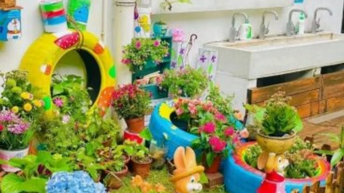 Bố trí lốp xe trồng hoa trong không gian ngoại thất