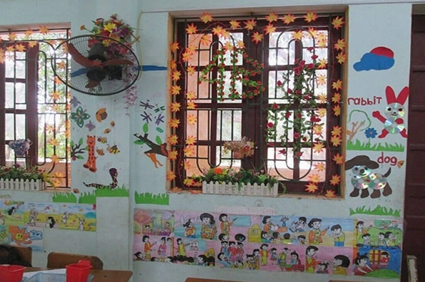 Cách trang trí cửa lớp học đẹp