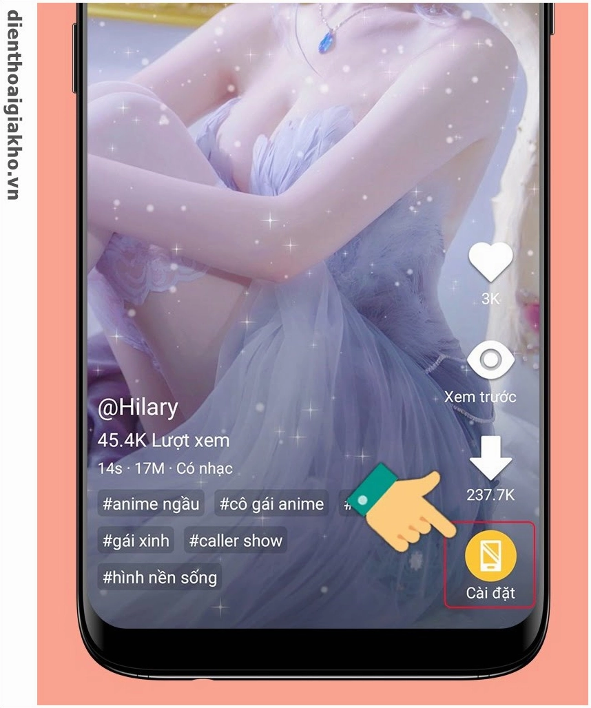 Cận cảnh màn hình máy tính với hình nền video