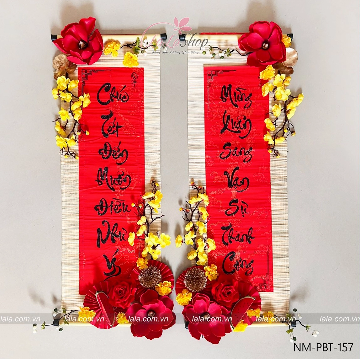 Câu đối Tết hiện đại
