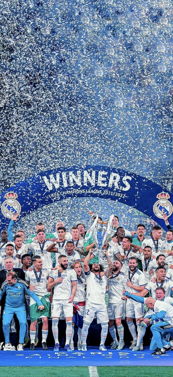 Cầu thủ Real Madrid ăn mừng cuồng nhiệt