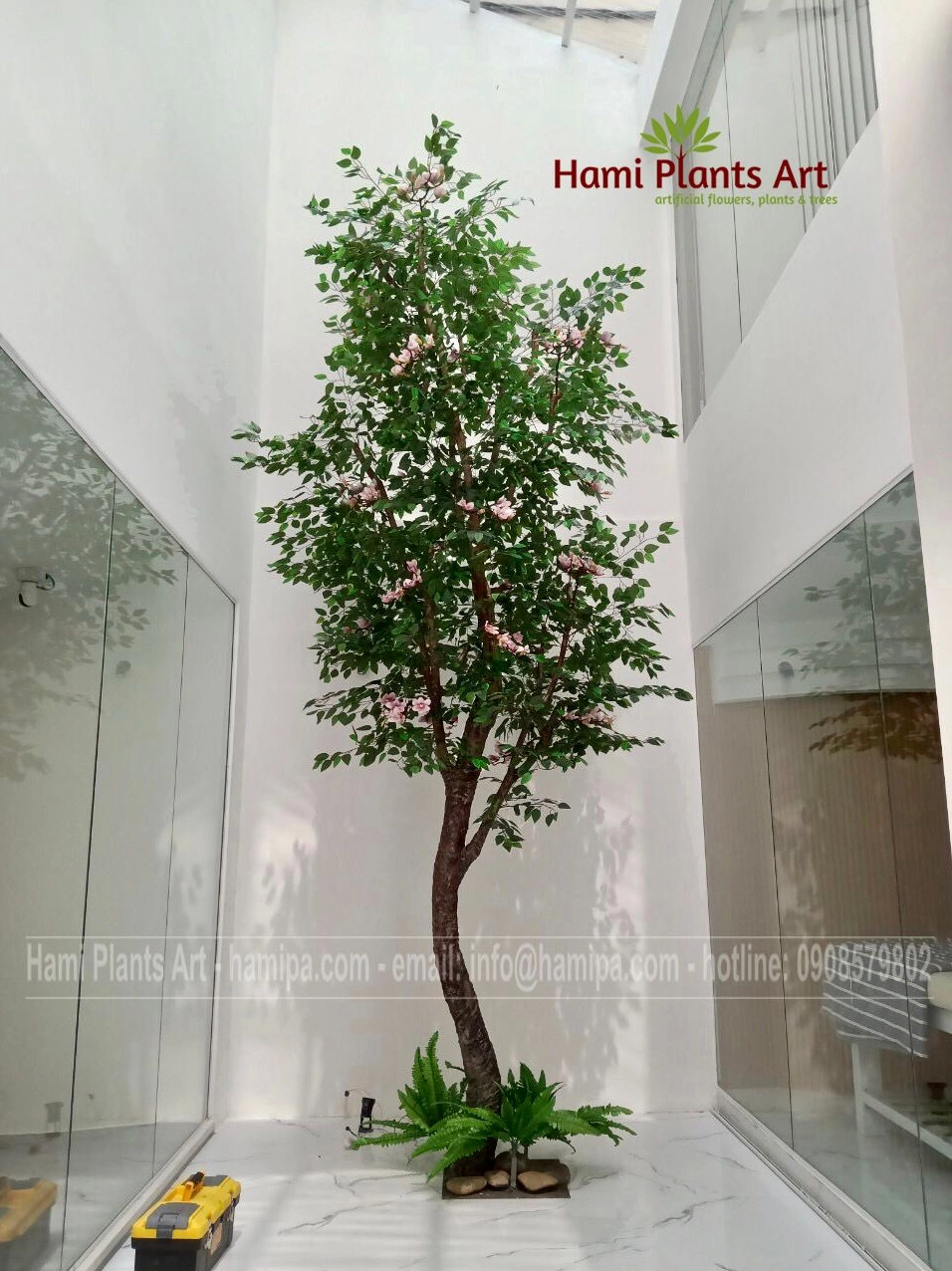 Cây giả trang trí giếng trời