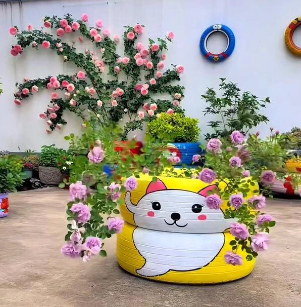 Chậu hoa lốp xe trang trí sáng tạo