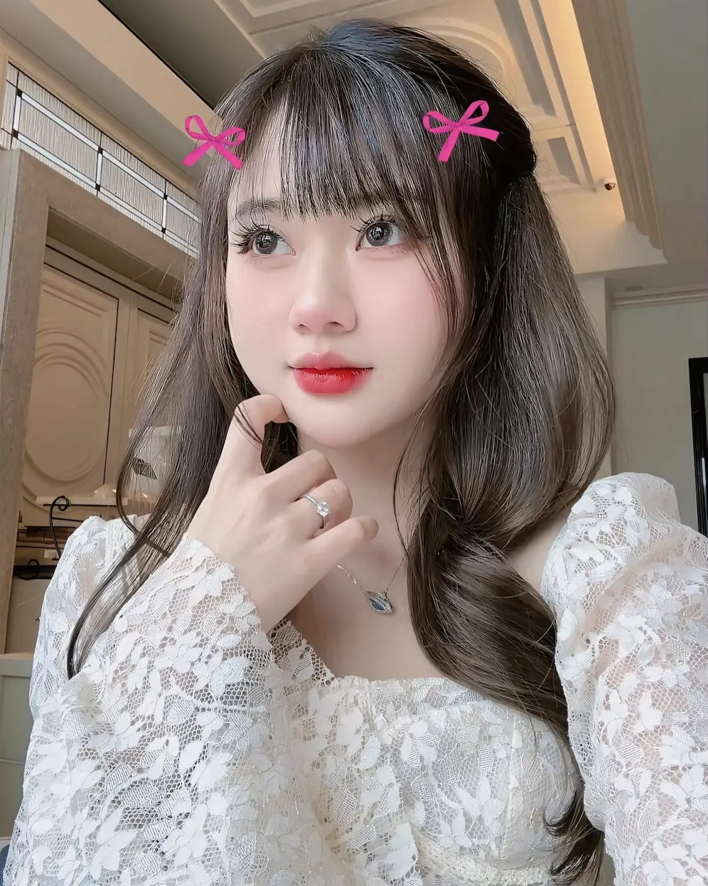 Cô gái Việt Nam ngọt ngào, dễ thương