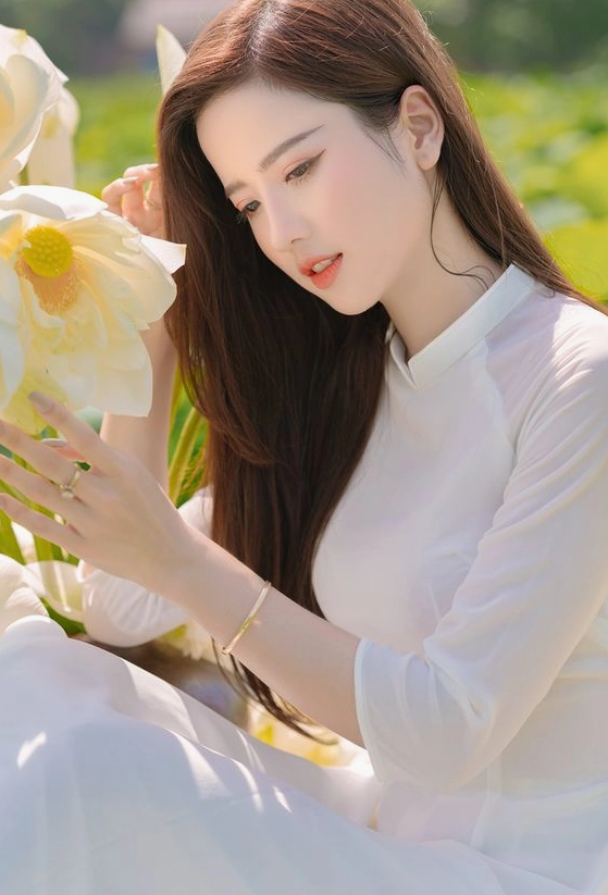 Cô gái xinh đẹp tự nhiên