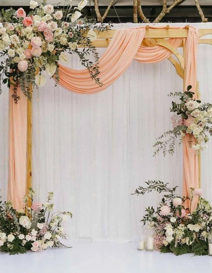 Cổng cưới phong cách Vintage với hoa lụa