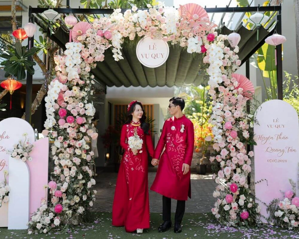 Cổng hoa cưới lãng mạn