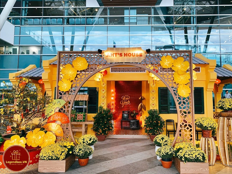 Cổng nhà ngày tết với phong cách hiện đại