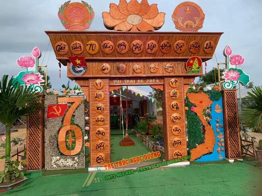 Cổng trại bằng tre đẹp tự nhiên