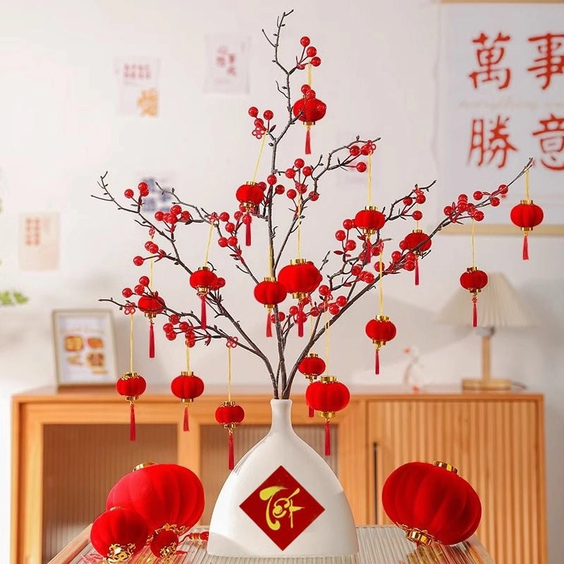 Đèn lồng đỏ trang trí cây Tết