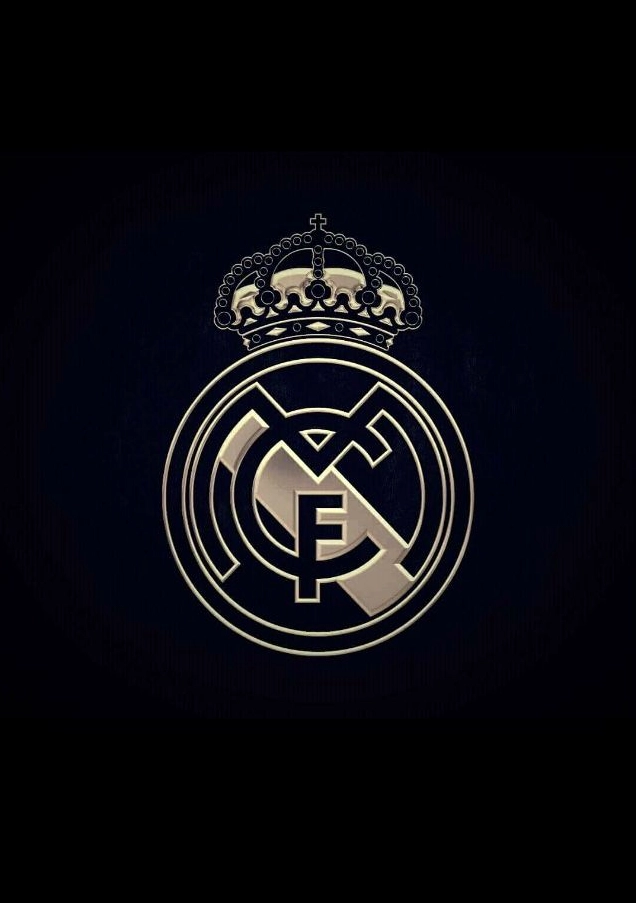 Hình ảnh đội hình Real Madrid nâng cúp vô địch