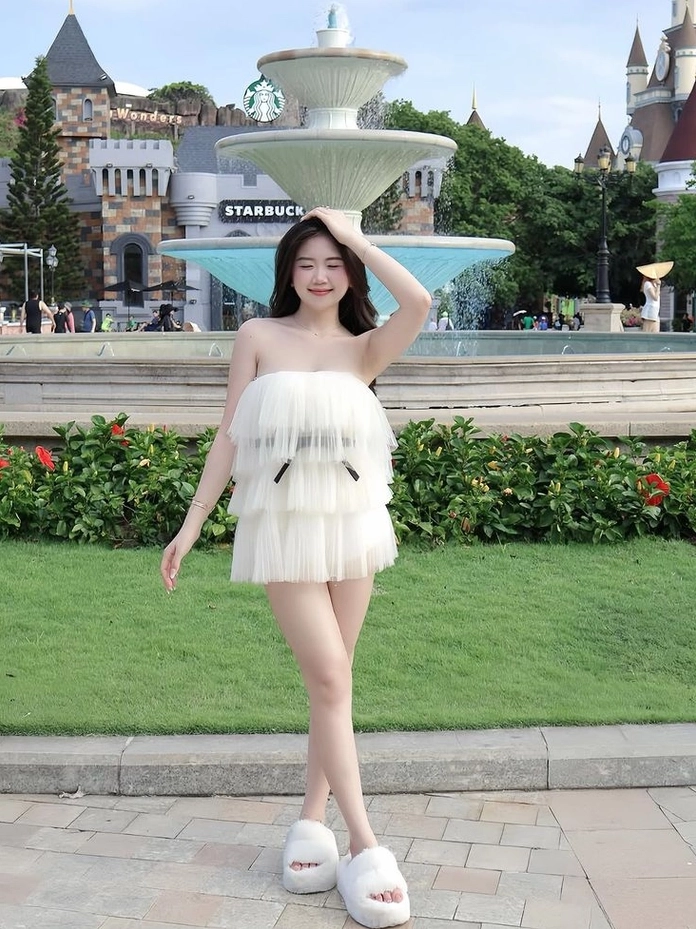 Hình nền cô gái xinh đẹp thần thái