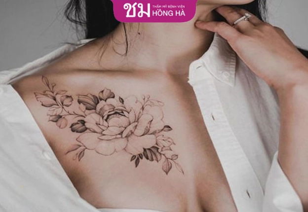 Hình xăm bướm ở ngực