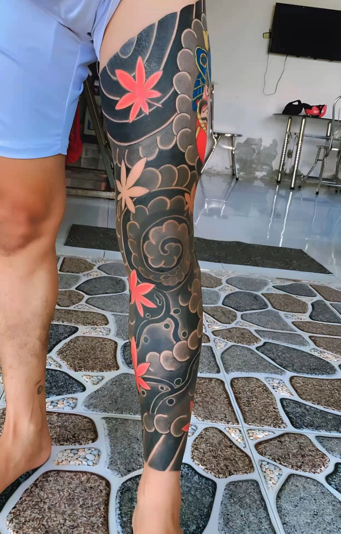 Hình xăm chân nam đẹp