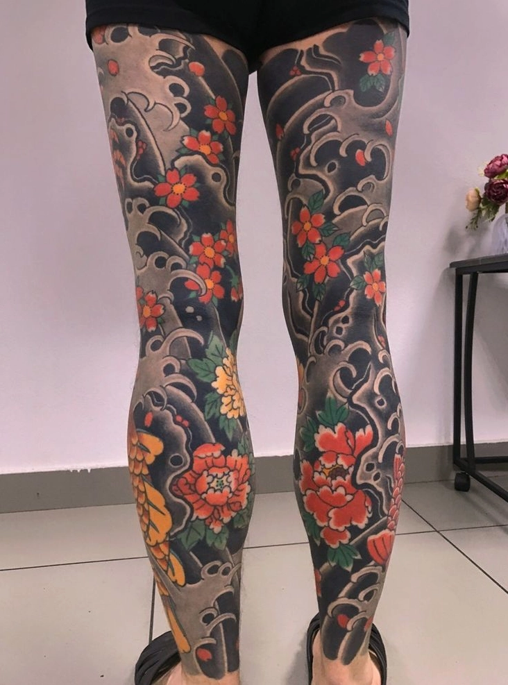 Hình xăm chân nam hiện đại
