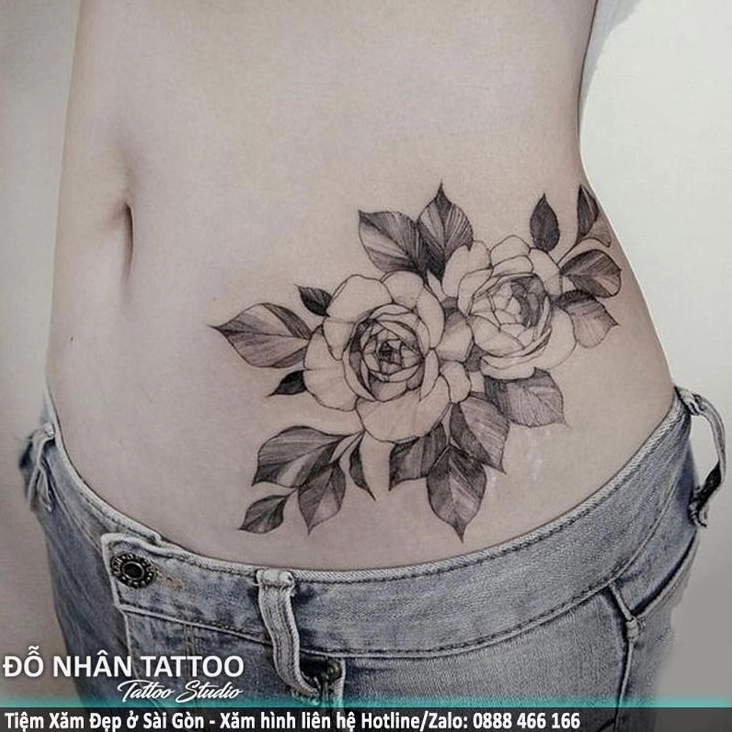Hình xăm chữ Latinh ở eo