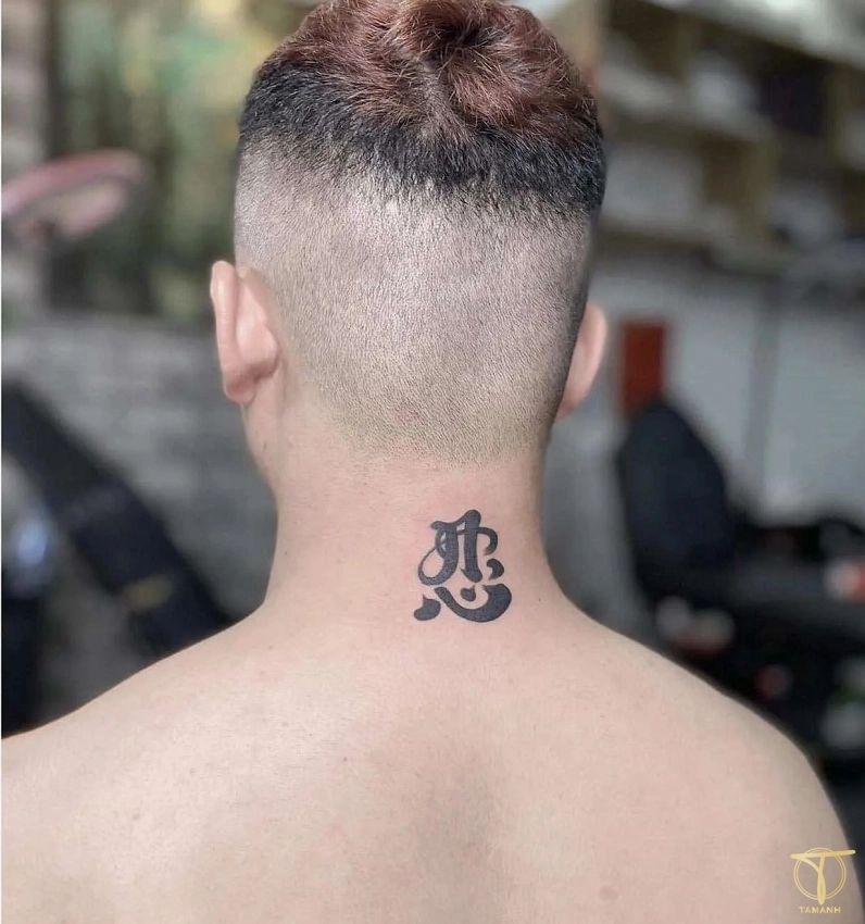 Hình xăm chữ nhân mini
